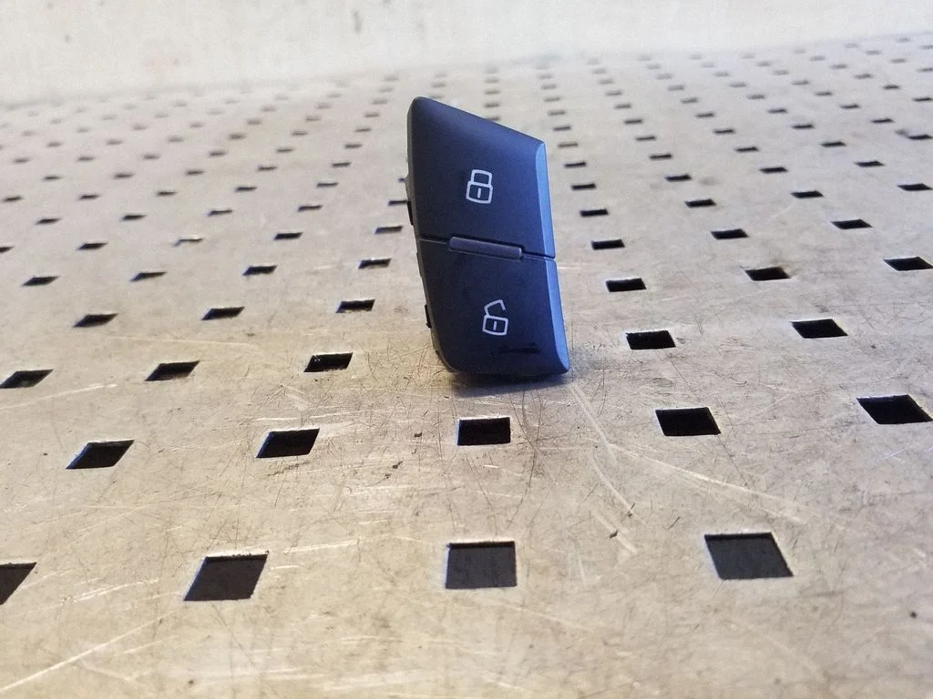 Central locking switch button – Audi A6 S6 C7 4G (2011-2018)