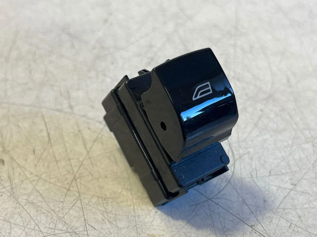 Elektriaknate lüliti 32334084