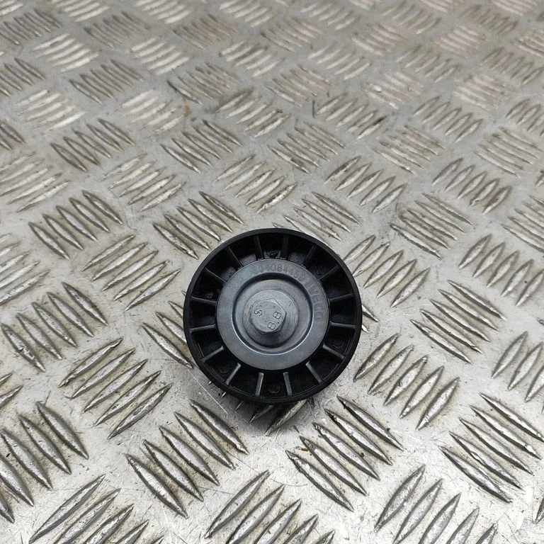 Kita variklio skyriaus detalė