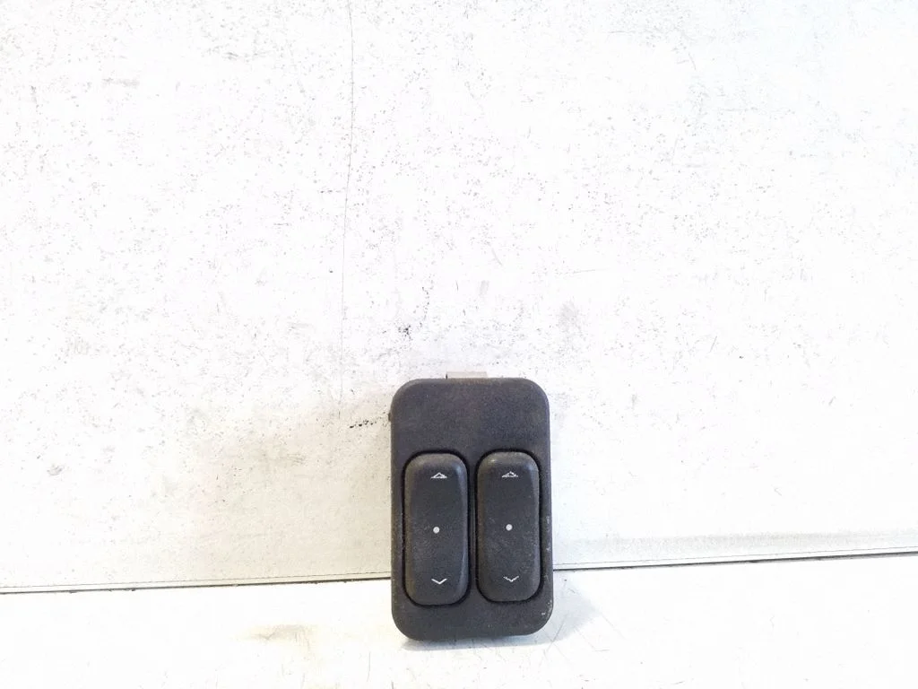 Electric window control switch 90561088