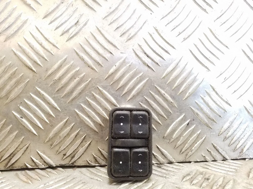 Electric window control switch 90561086