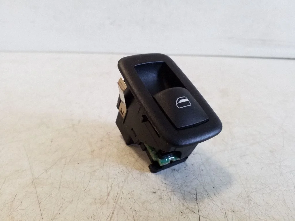 Electric window control switch 04602531AD