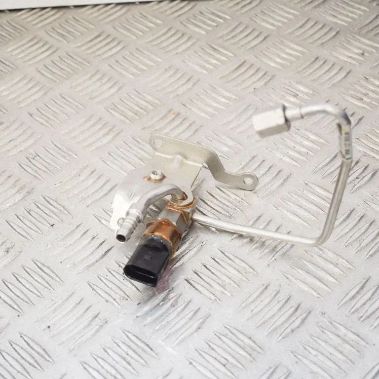 Cita motora nodalījuma detaļa 06M127503M