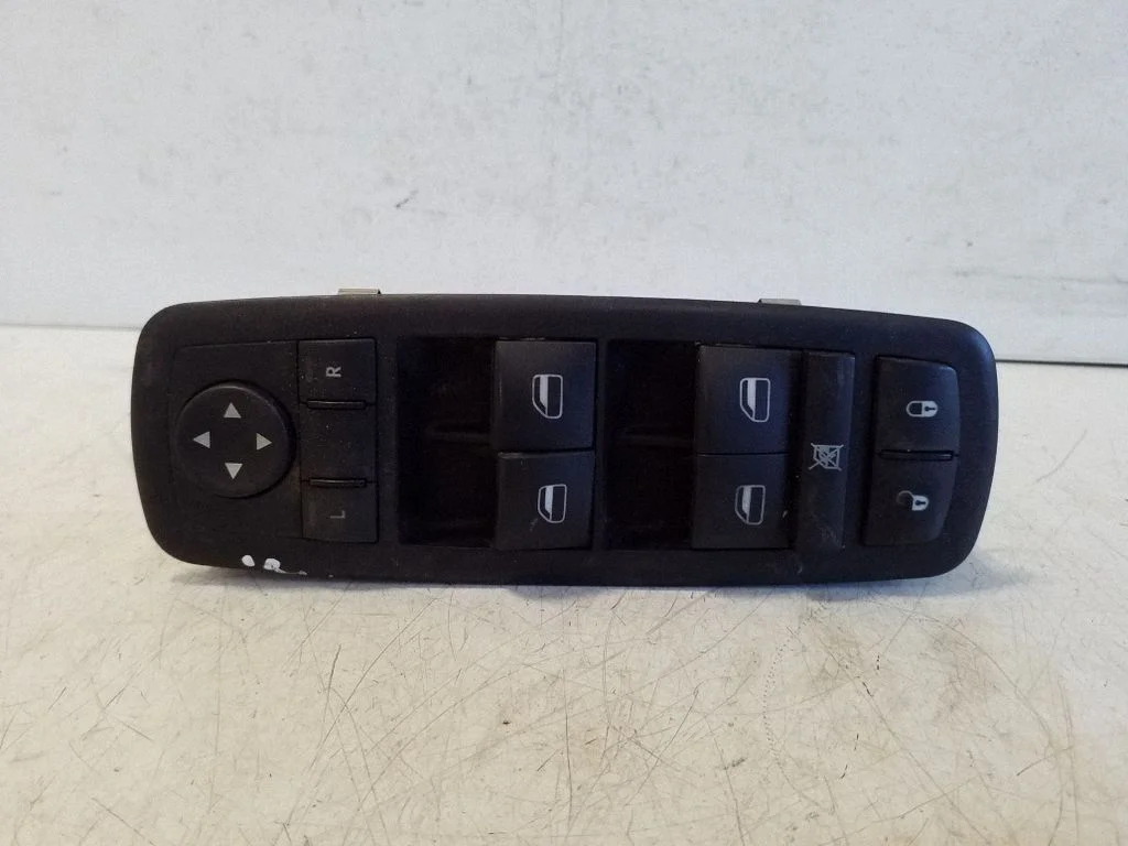 Electric window control switch 68039999A