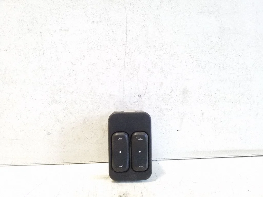 Electric window control switch 90561088