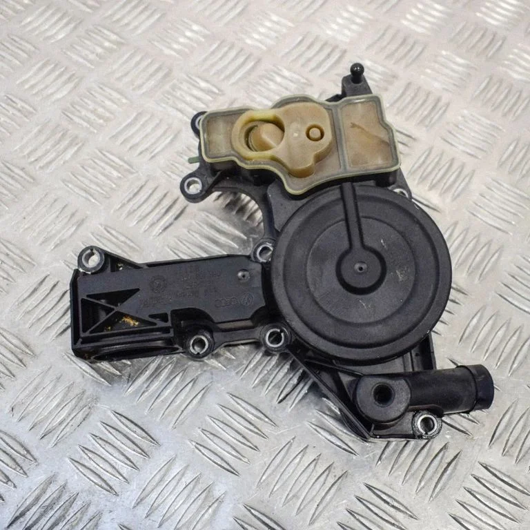 Cita motora nodalījuma detaļa 06H103495J