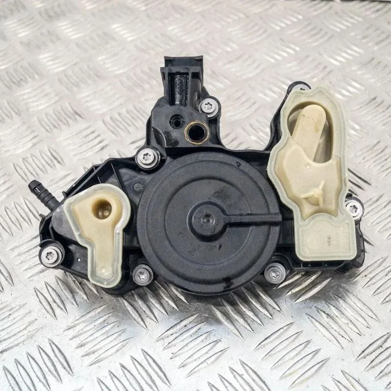 Cita motora nodalījuma detaļa 06K103495AB