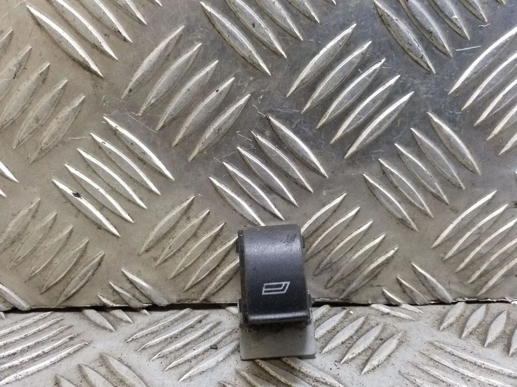 Elektrisko logu slēdzis 4B0959855