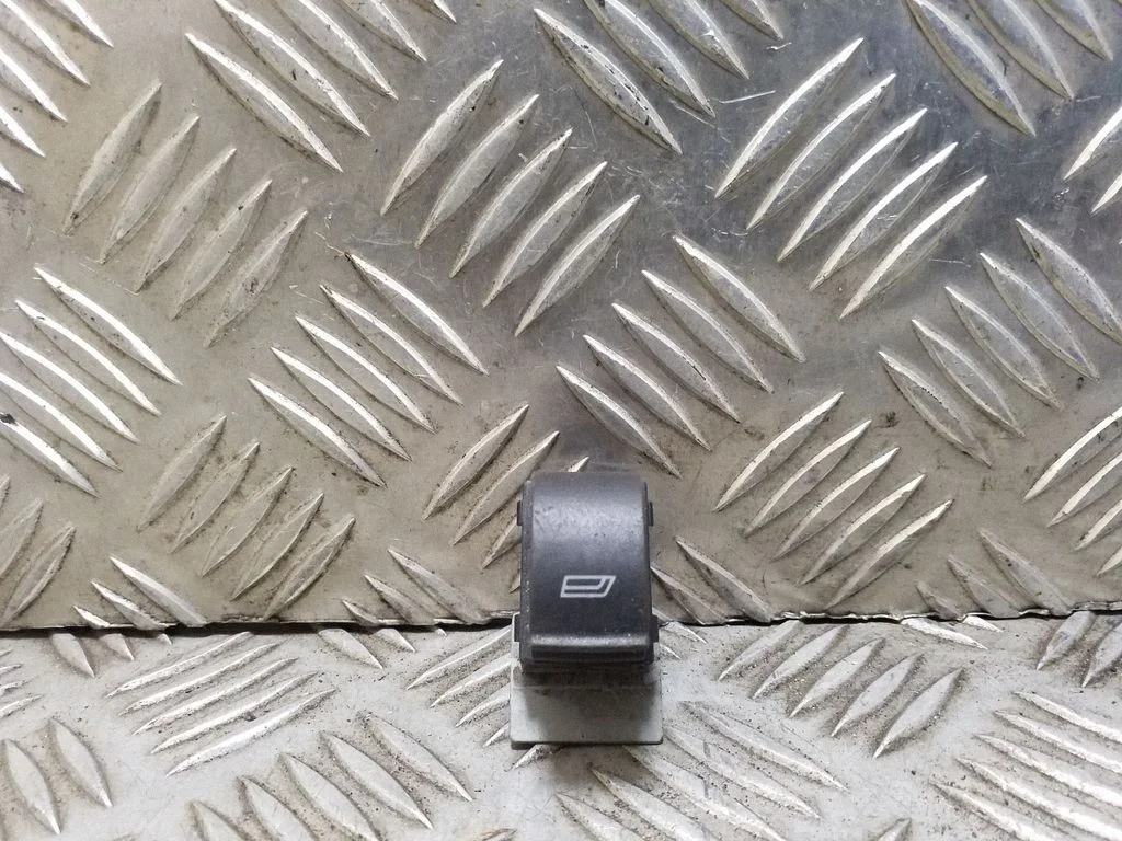 Elektrisko logu slēdzis 4B0959855