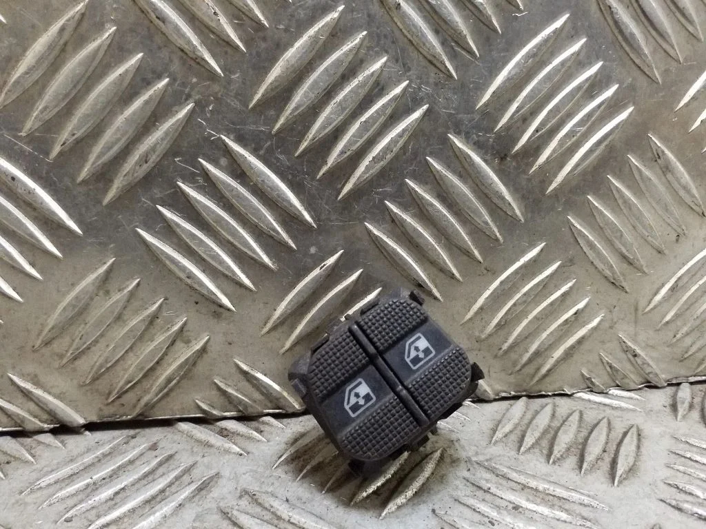 Elektrisko logu slēdzis 3A0959855A