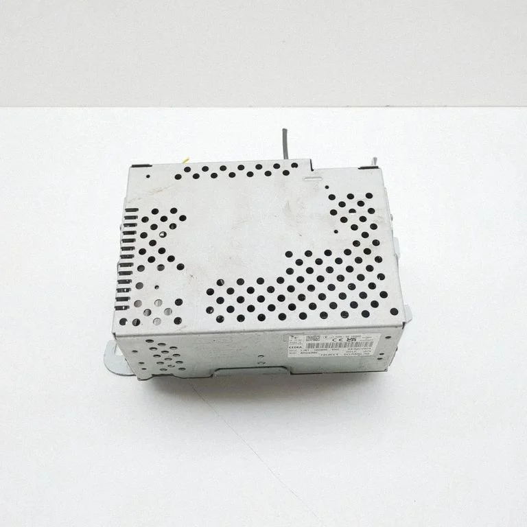 Radio/CD/DVD atskaņotājs/navigācija LJ8T18D890VHC