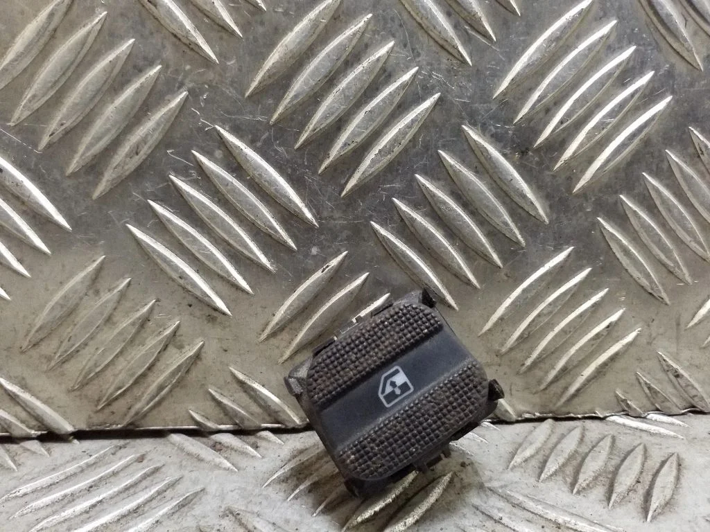 Elektrisko logu slēdzis 3A0959855B