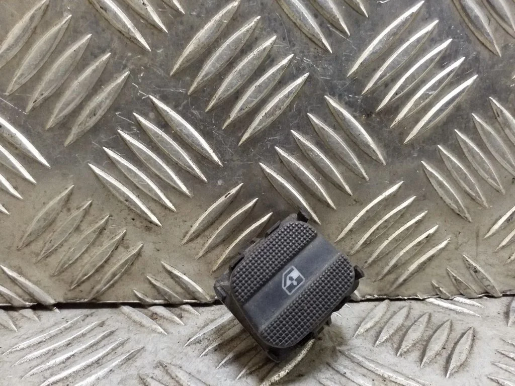 Elektrisko logu slēdzis 3A0959855B