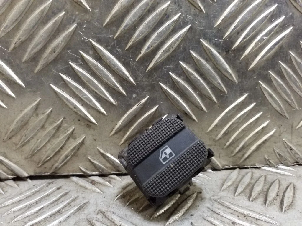 Elektrisko logu slēdzis 3A0959855B