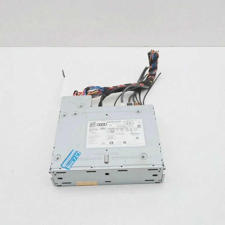 Radio/CD/DVD atskaņotājs/navigācija 4J3035070
