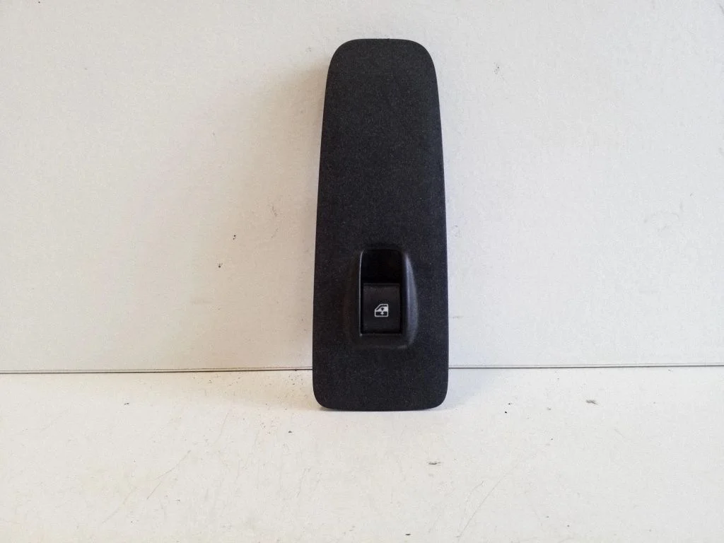 Electric window control switch 07355329060