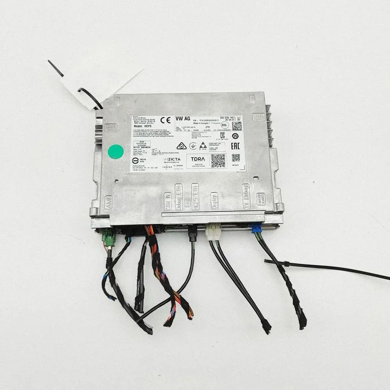 Radio/CD/DVD/GPS head unit 95C035041L