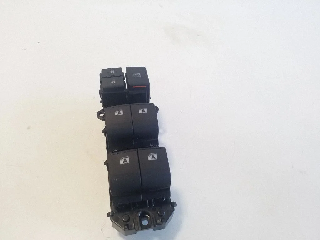 Electric window control switch 840400K010