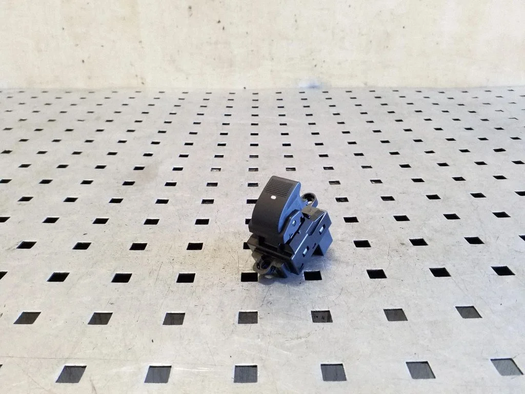 Elektriaknate lüliti EB3T14529AA