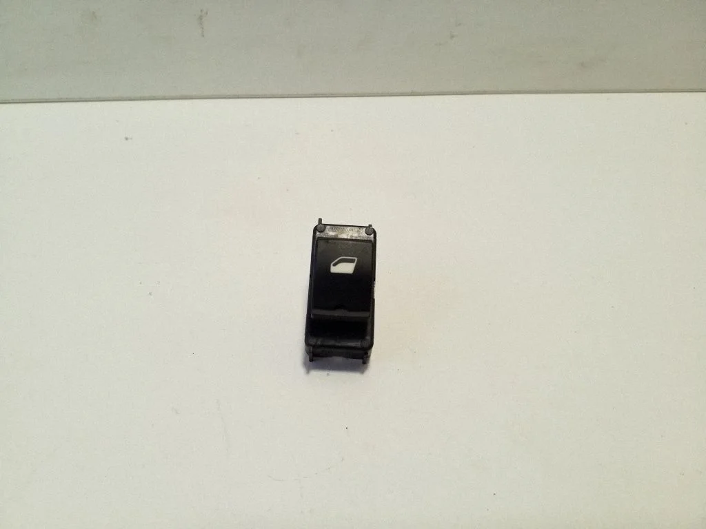 Elektrisko logu slēdzis – aizmugurējā labā