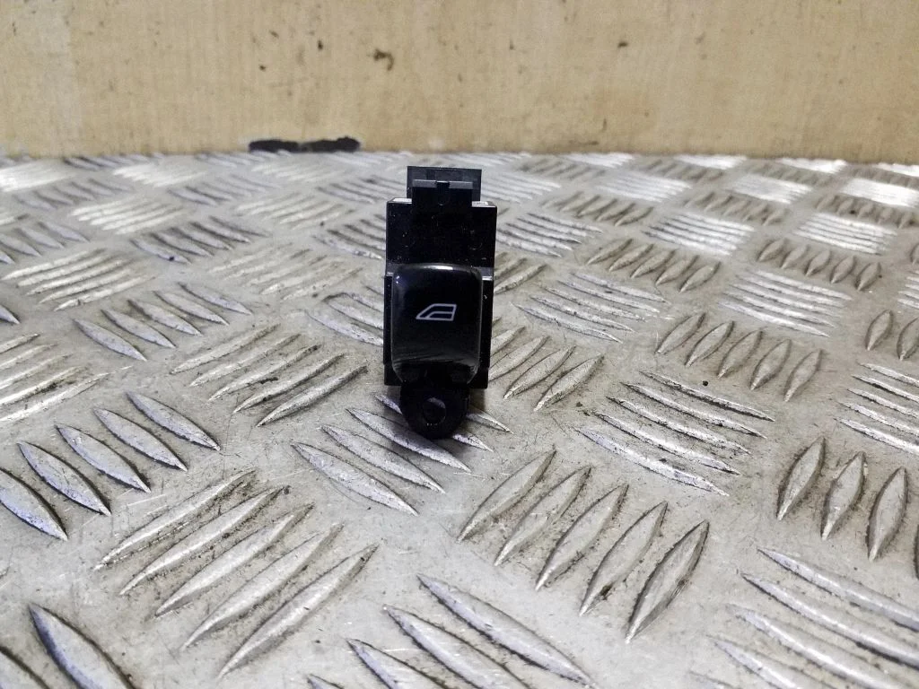 Elektriaknate lüliti 31376458