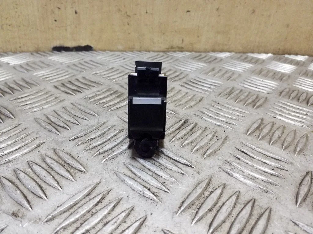 Elektrisko logu slēdzis CPLA14717AA