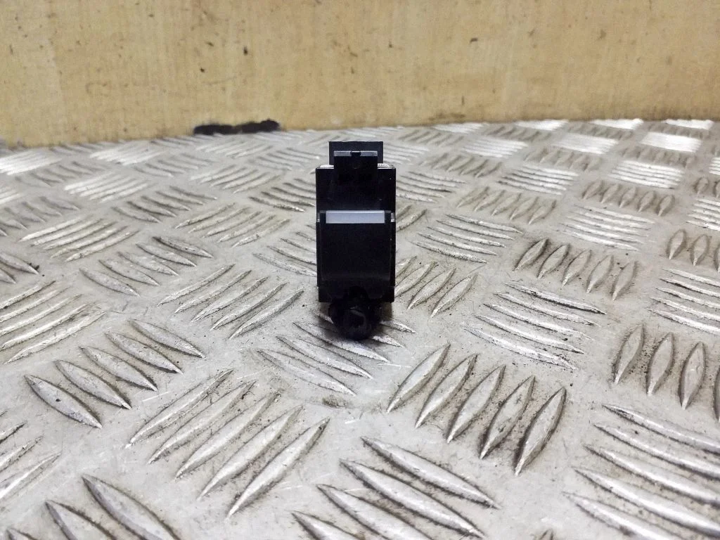 Elektrisko logu slēdzis CPLA14717AA