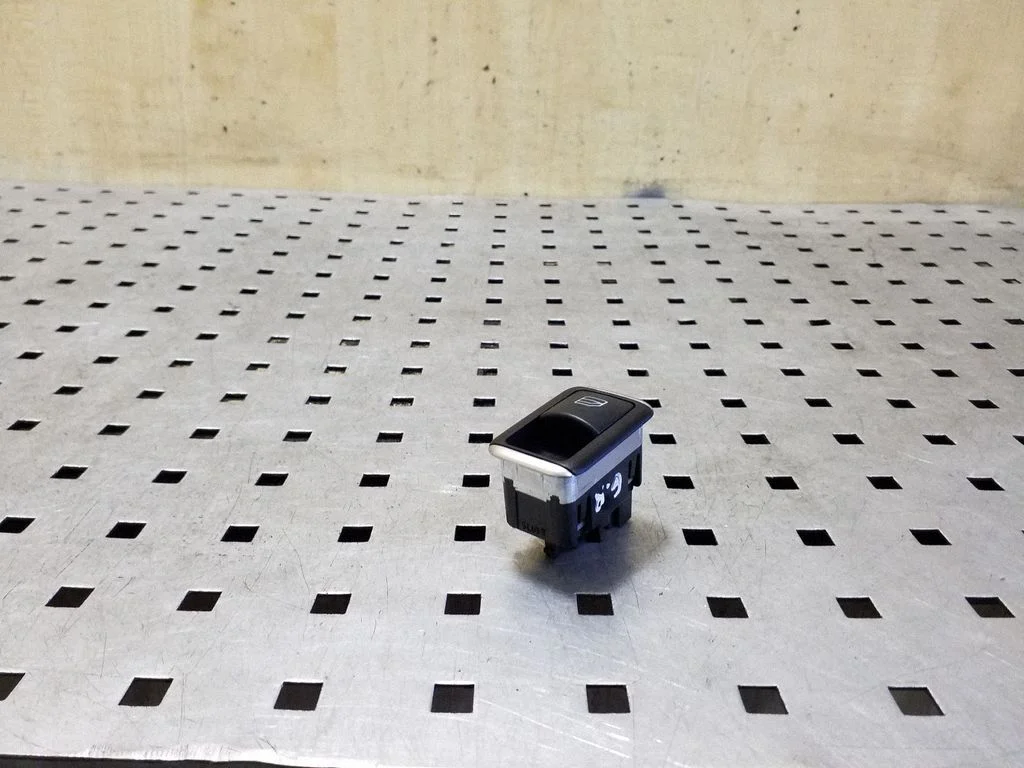 Electric window control switch 10075077