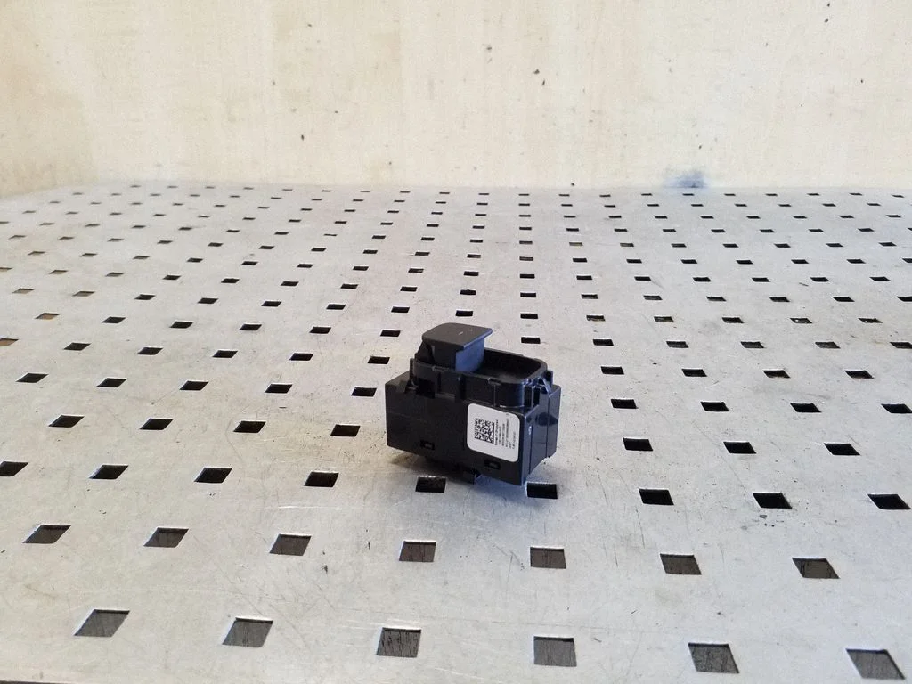 Elektriaknate lüliti – Tesla Model Y (2020-)