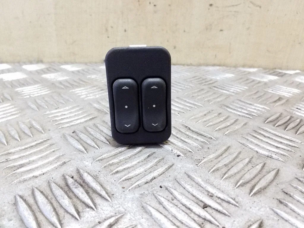 Electric window control switch 13363202
