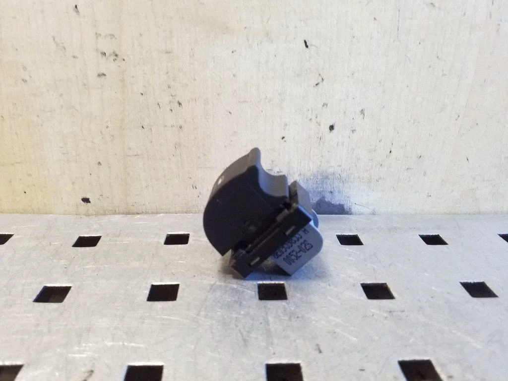 Electric window control switch – Audi TT TTS Mk2 (2006-2014)