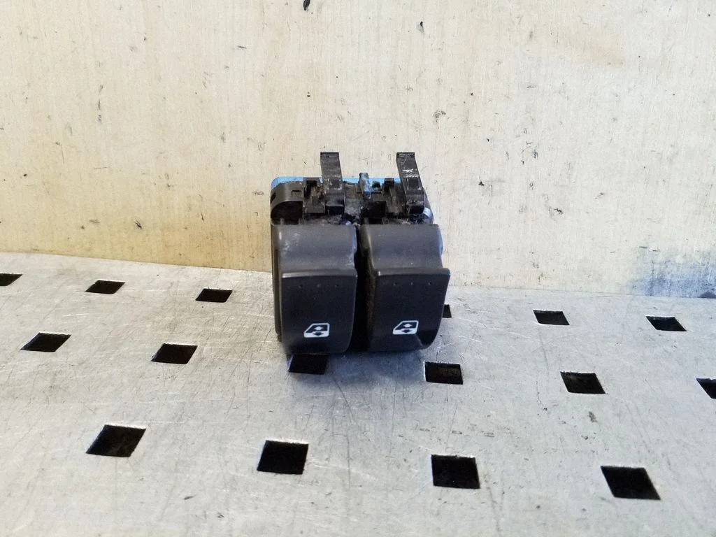 Electric window control switch 108269C