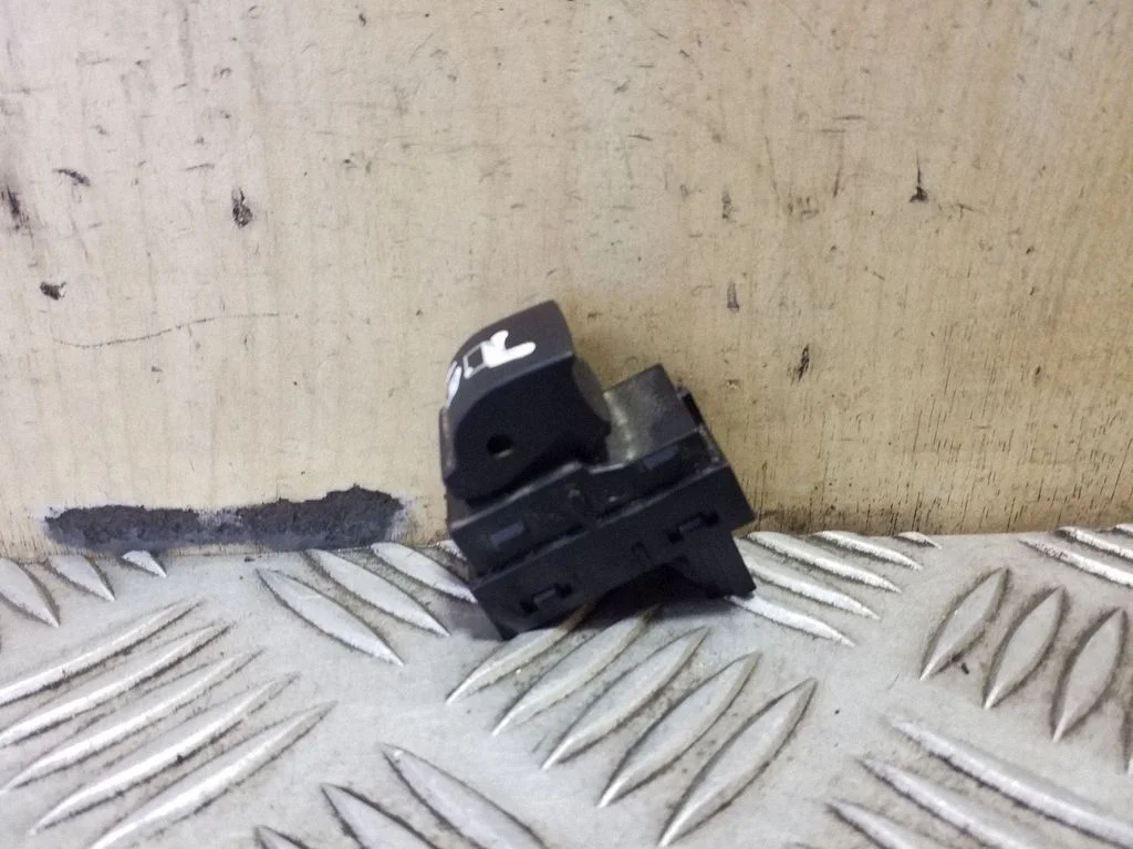 Electric window control switch 916352701