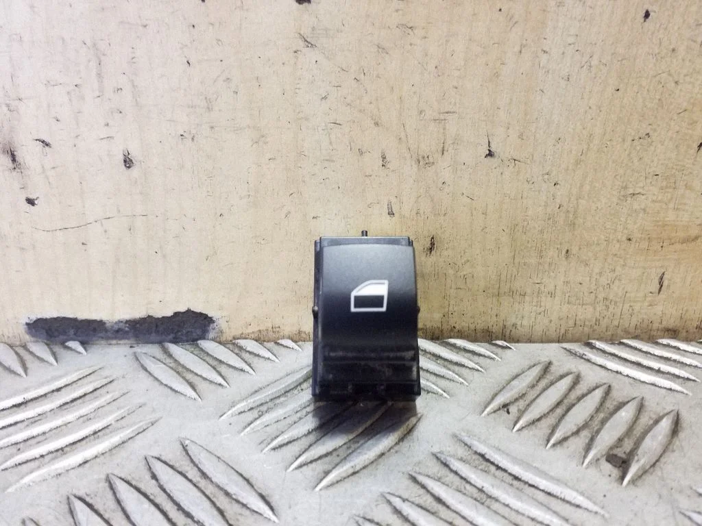 Electric window control switch 916352701