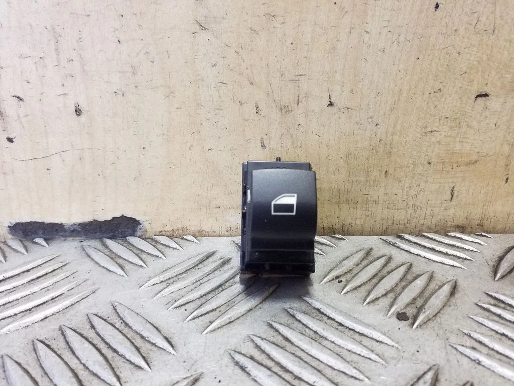 Electric window control switch 916352701