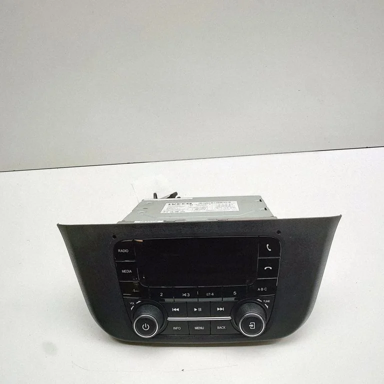 Radio/CD/DVD/GPS head unit 5803032937 – Iveco Daily 6th gen (2014-)