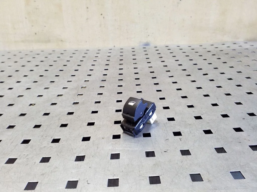 Electric window control switch 96762292ZD