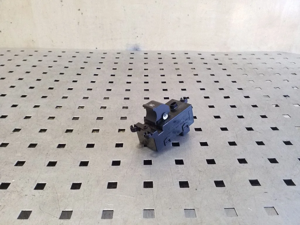 Elektrisko logu slēdzis 39R5101310