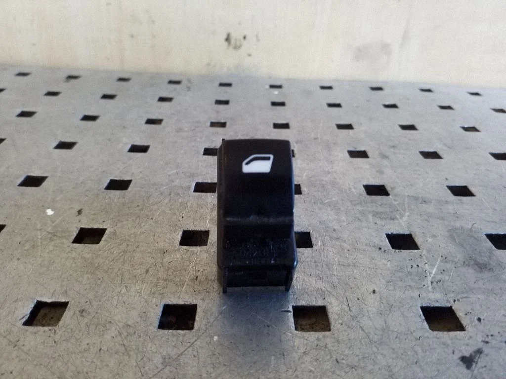 Elektriaknate lüliti 967622927D