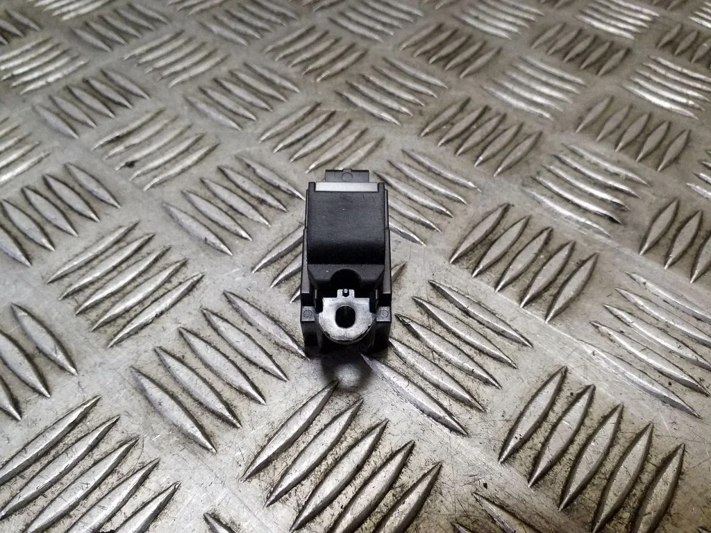 Electric window control switch AW9314717AB