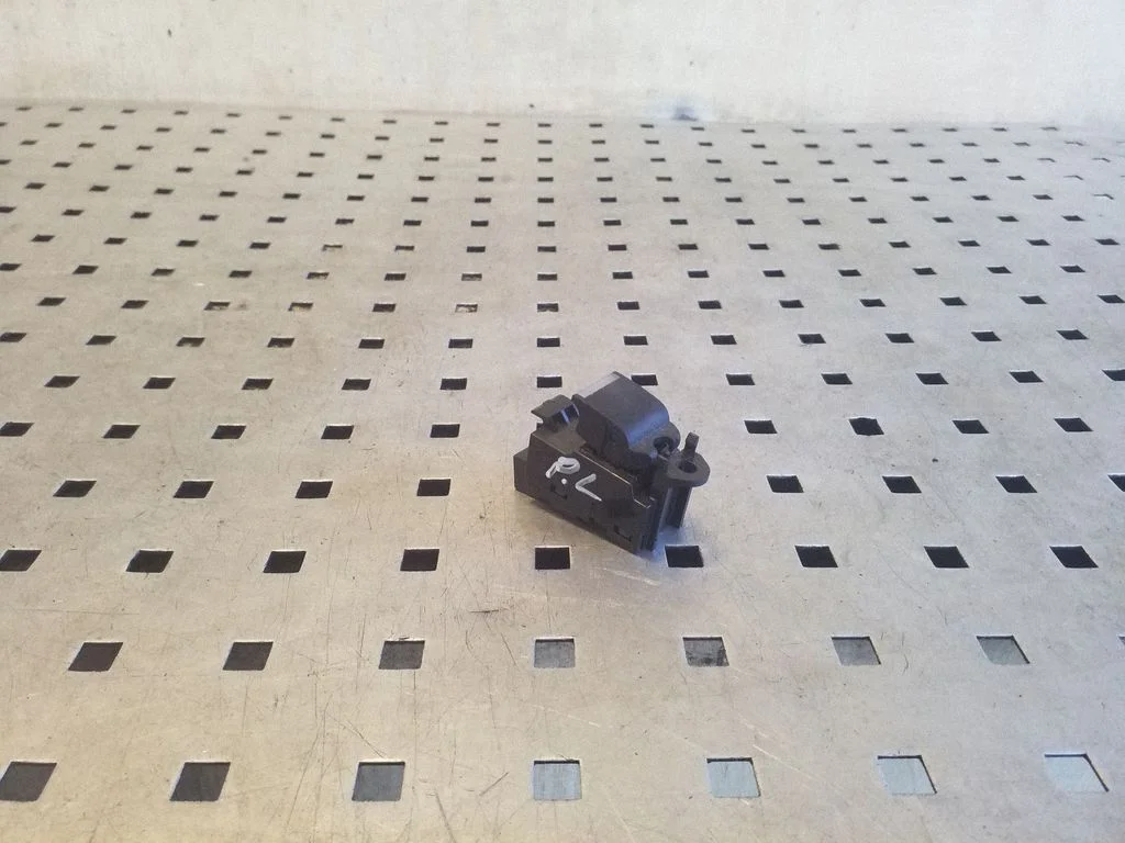 Electric window control switch AW9314717AB