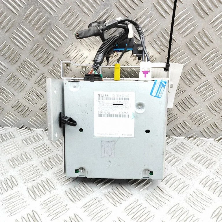 Radio, odtwarzacz CD/DVD, nawigacja CRFX55F0GD
