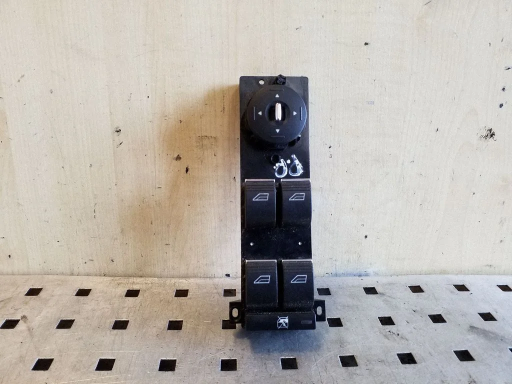 Elektrisko logu slēdzis 8M5T14A132AC