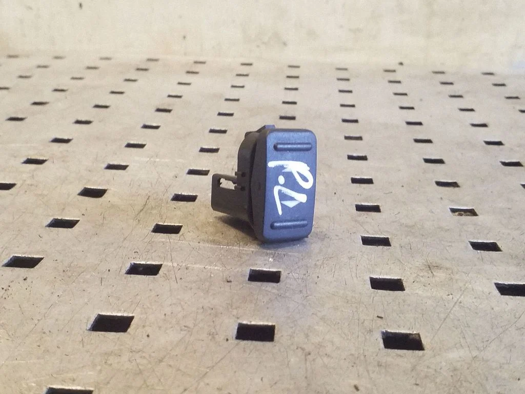 Electric window control switch 6M2T14529AD