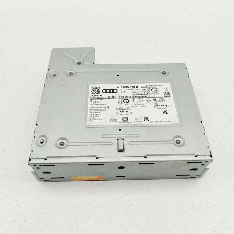 Radio/CD/DVD atskaņotājs/navigācija 4J3035070
