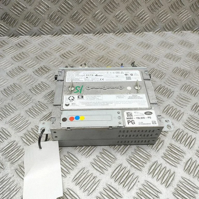 Radio/CD/DVD/GPS head unit N8B219L300PG