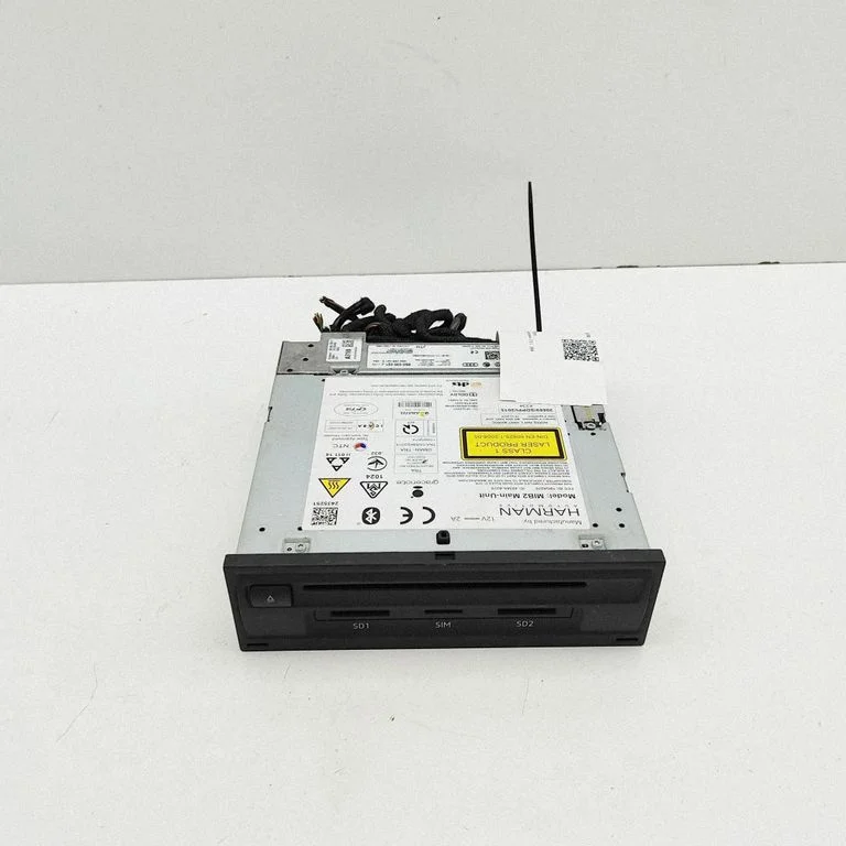 Radio/CD/DVD atskaņotājs/navigācija 8S0035021E