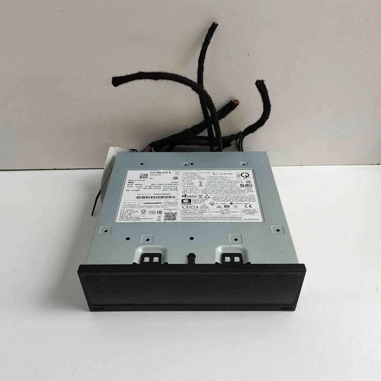 Radio/CD/DVD/GPS head unit 572035816
