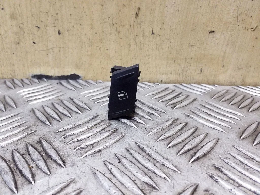 Elektrisko logu slēdzis 1Z0959855