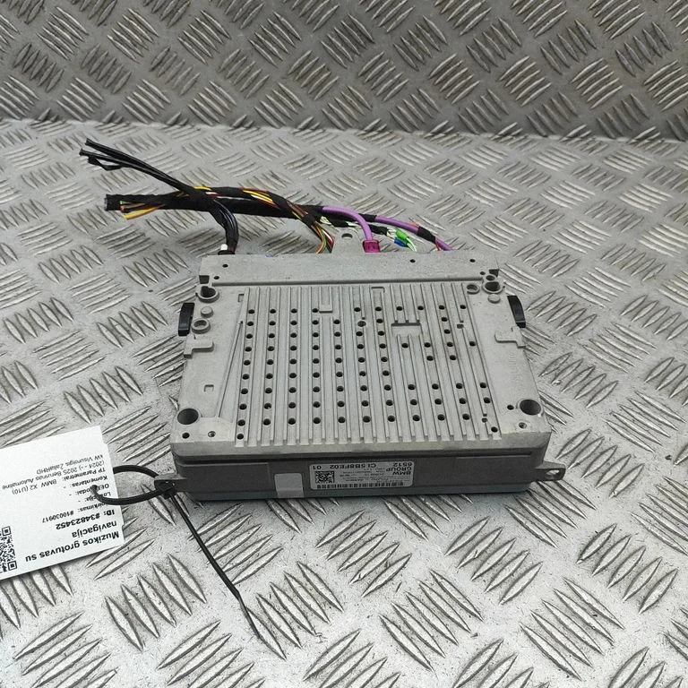 Radio/CD/DVD atskaņotājs/navigācija 242599